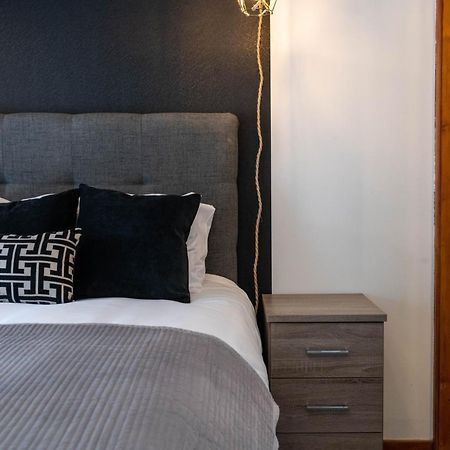 The New Lodge Pontardawe Екстер'єр фото