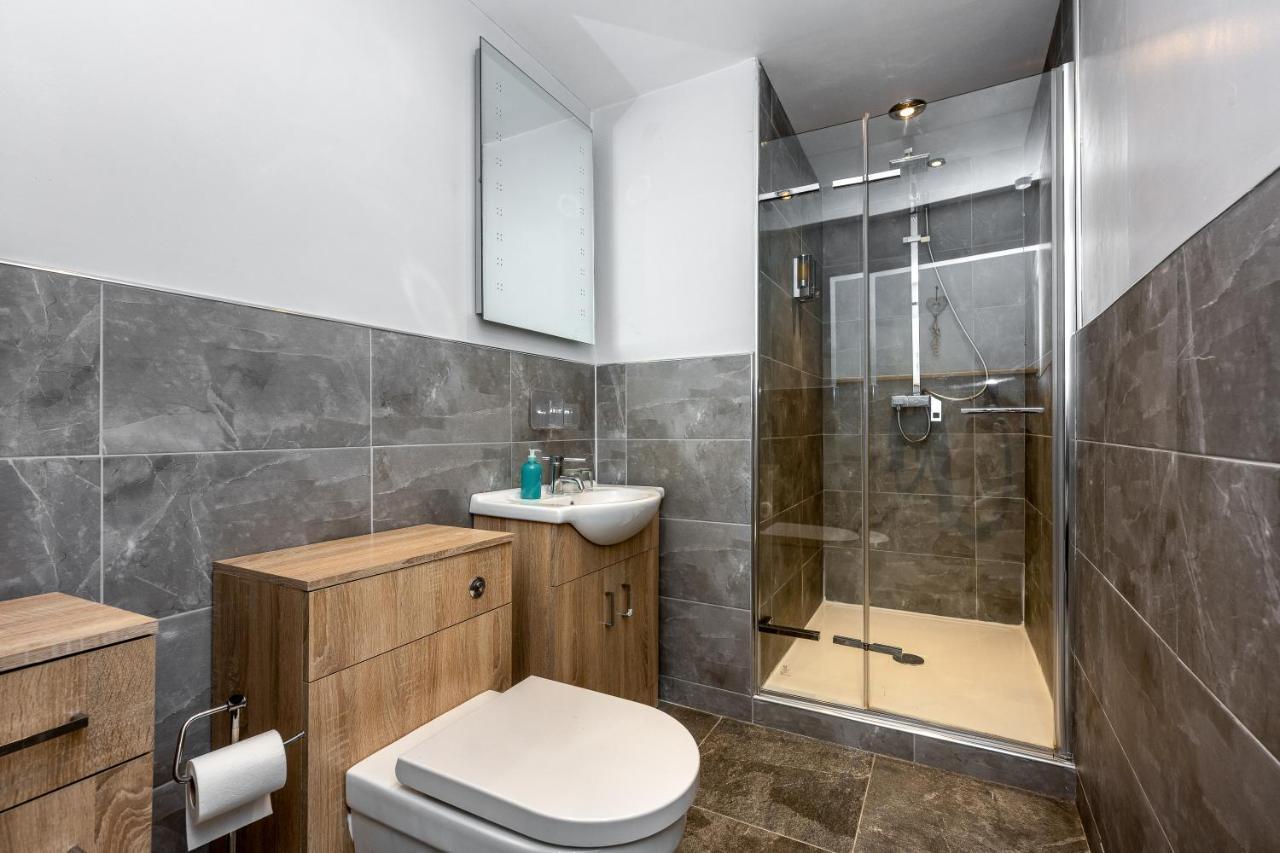 The New Lodge Pontardawe Екстер'єр фото