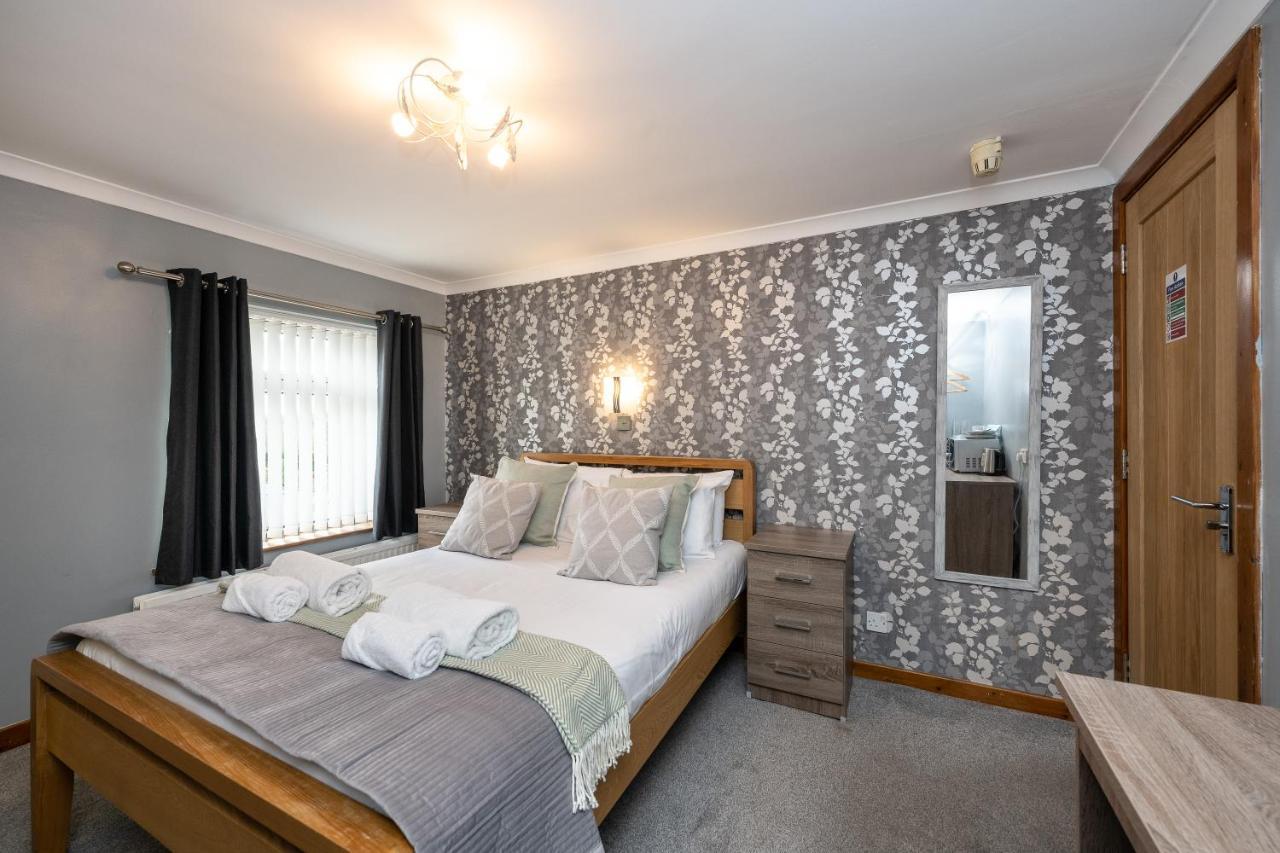 The New Lodge Pontardawe Екстер'єр фото