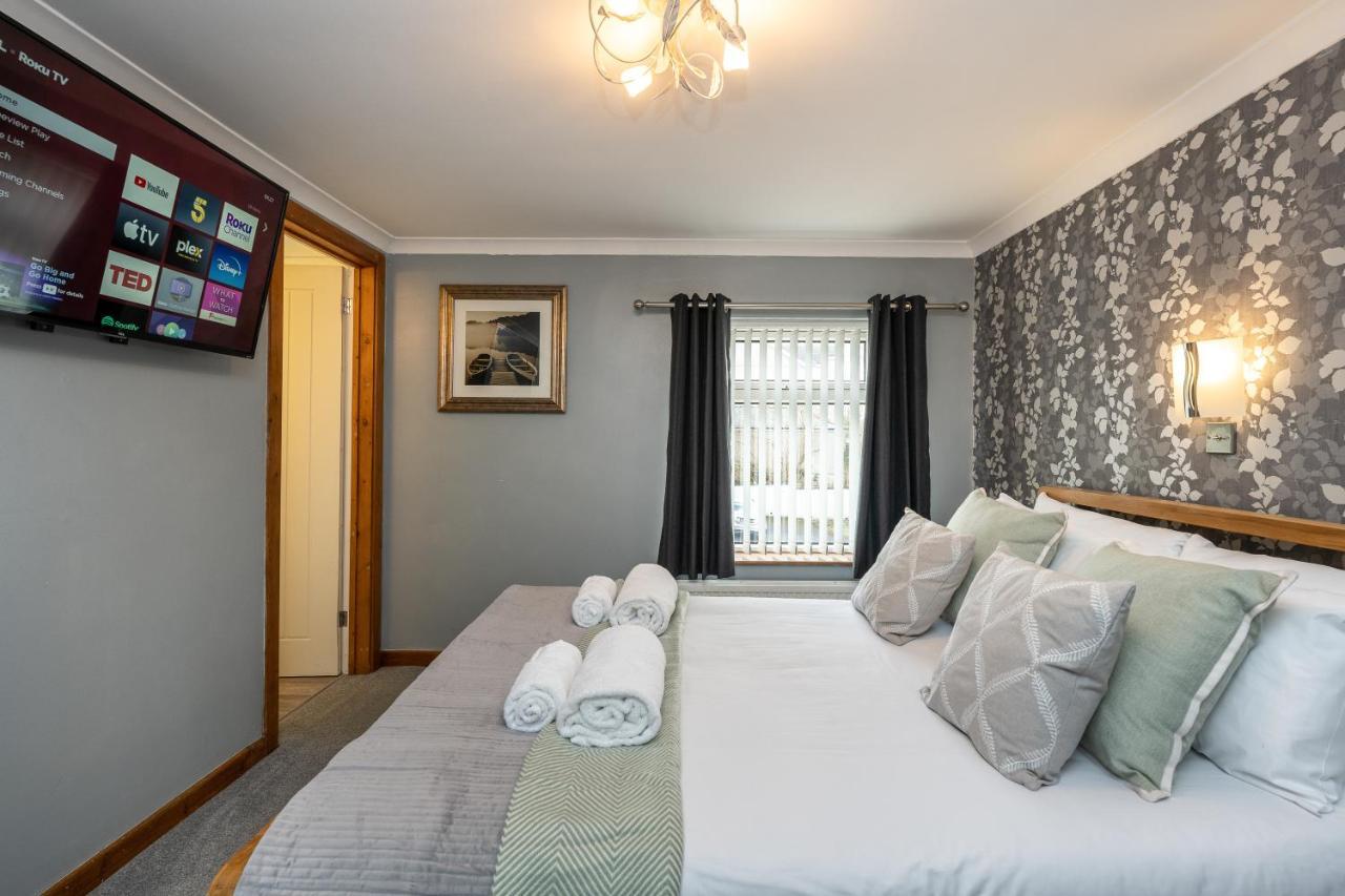 The New Lodge Pontardawe Екстер'єр фото