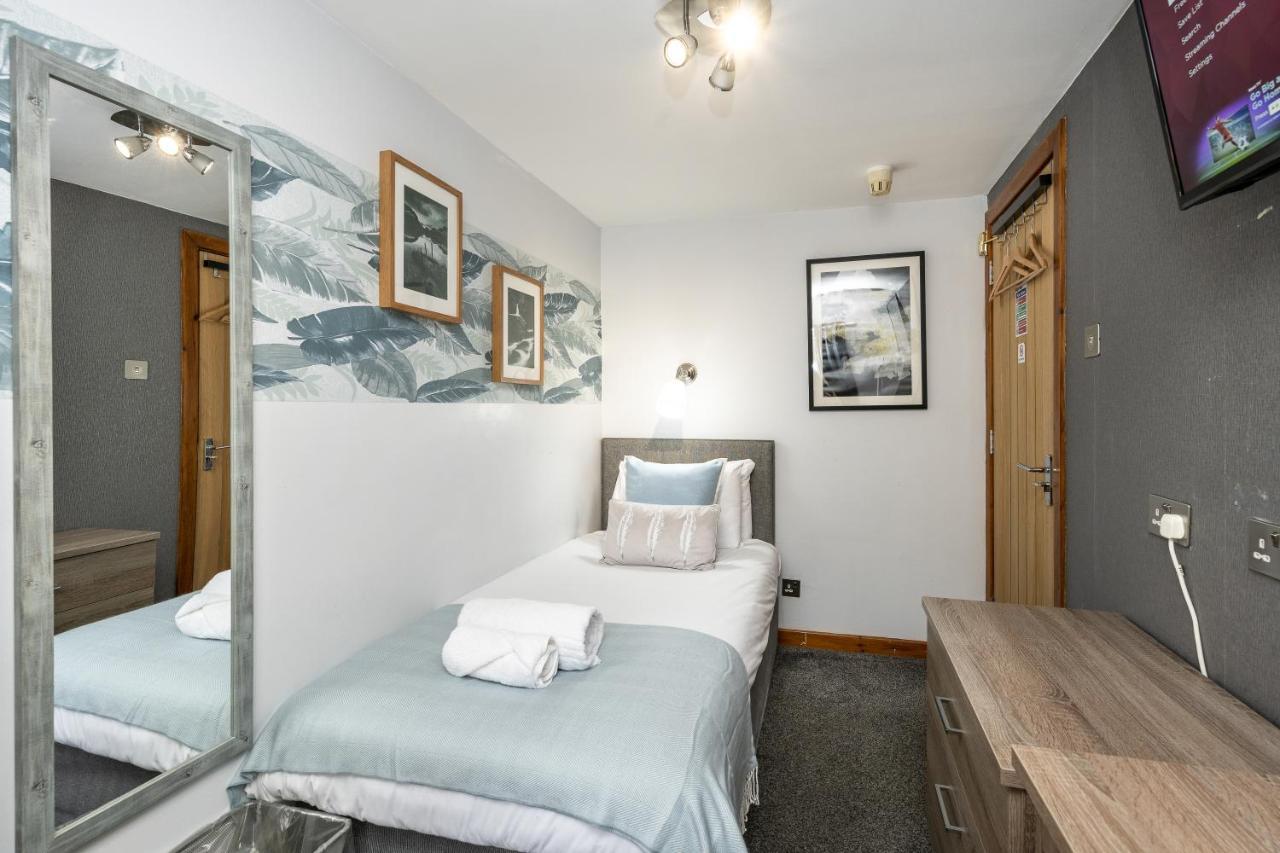 The New Lodge Pontardawe Екстер'єр фото