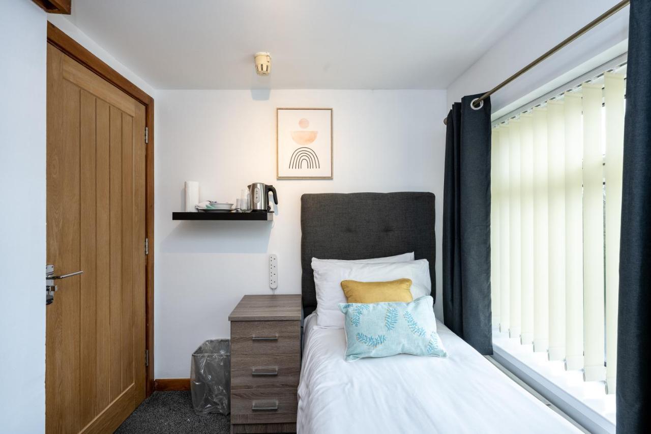 The New Lodge Pontardawe Екстер'єр фото