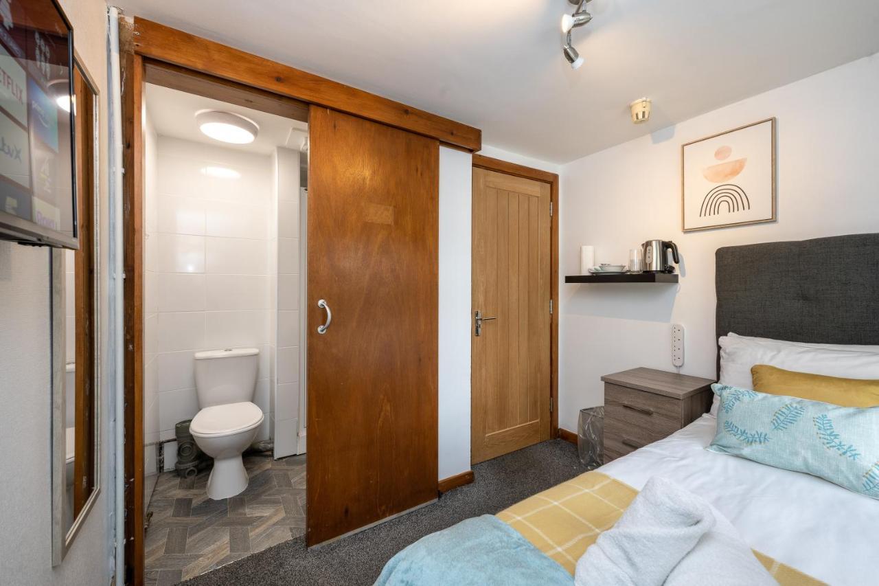 The New Lodge Pontardawe Екстер'єр фото