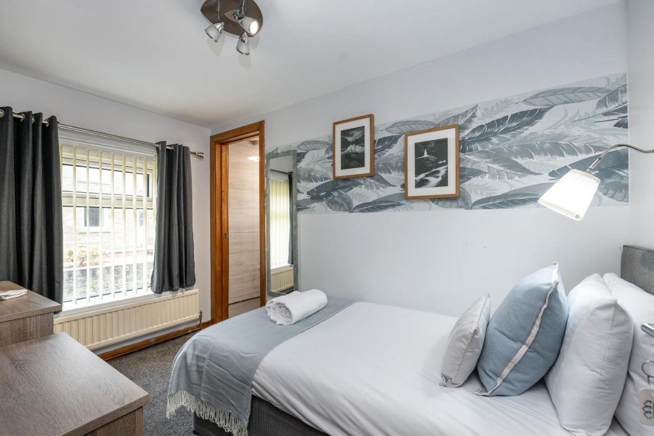 The New Lodge Pontardawe Екстер'єр фото