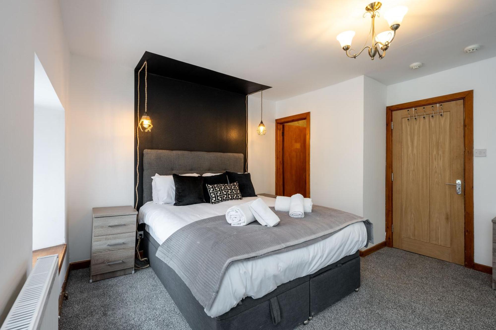 The New Lodge Pontardawe Екстер'єр фото