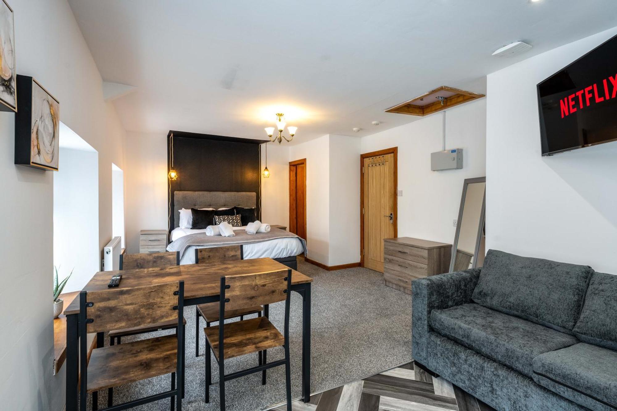 The New Lodge Pontardawe Екстер'єр фото