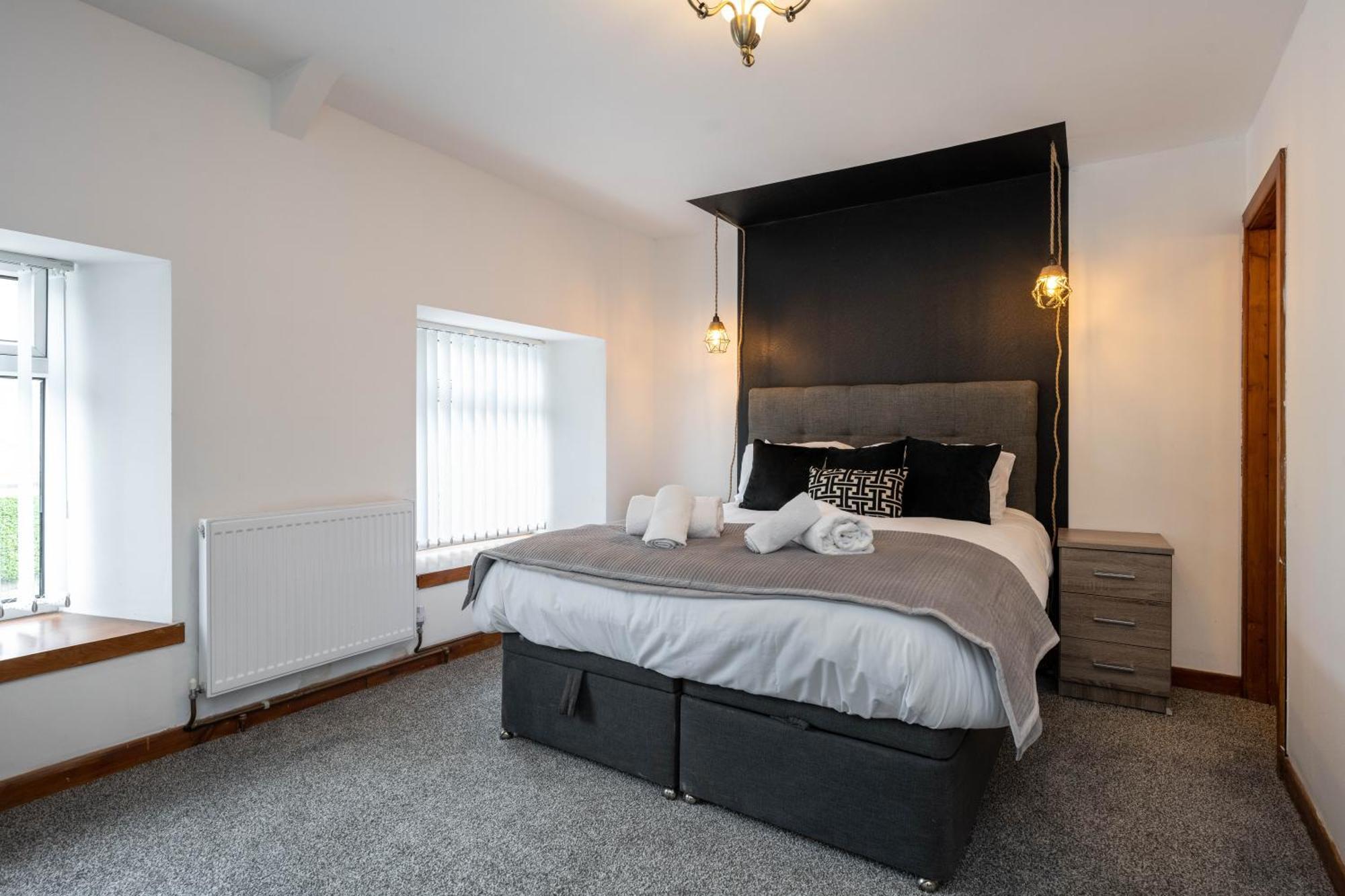 The New Lodge Pontardawe Екстер'єр фото